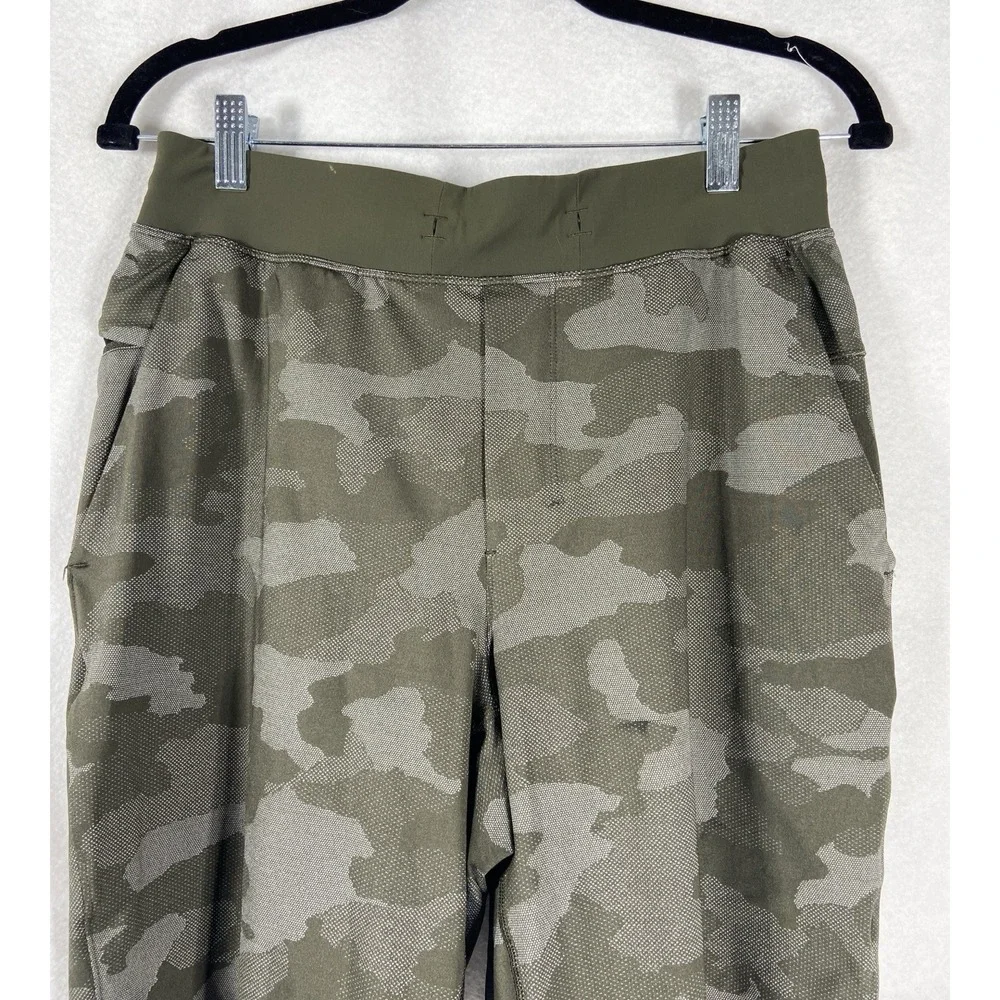 Lululemon Linerless Shorts Men's Medium Green 9